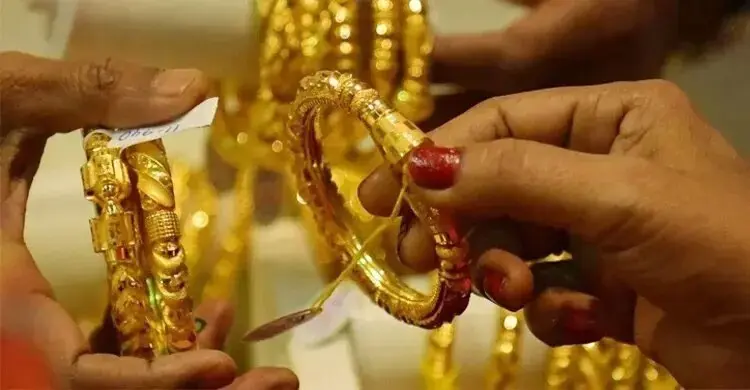 ভরিতে সোনার গহনার দাম কমলো আরও ২২১৬ টাকা