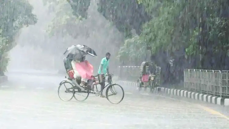 আগামী ৫ দিন বৃষ্টির দাপট, ৩ বিভাগে অতিভারী বর্ষণের শঙ্কা
