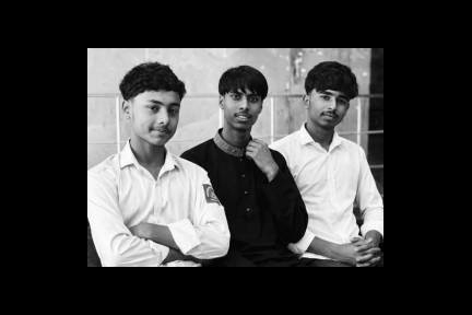 মোটরসাইকেল দুর্ঘটনায় প্রাণ গেল ৩ স্কুলছাত্র বন্ধুর