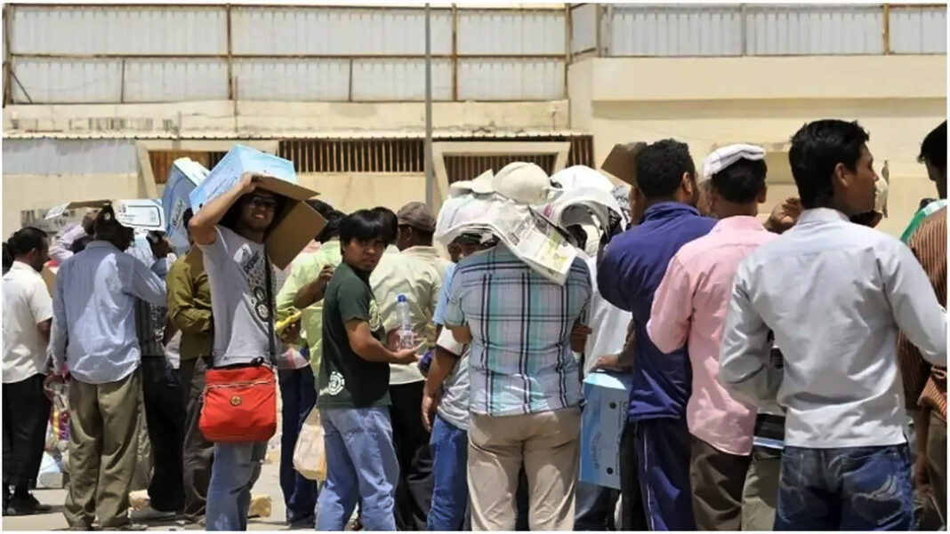 সৌদি আরবে এক সপ্তাহে প্রায় ১৫ হাজার অভিবাসী গ্রেপ্তার