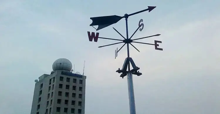 ঢাকার আকাশ মেঘলা, দুপুরের মধ্যে বজ্রসহ বৃষ্টির আভাস