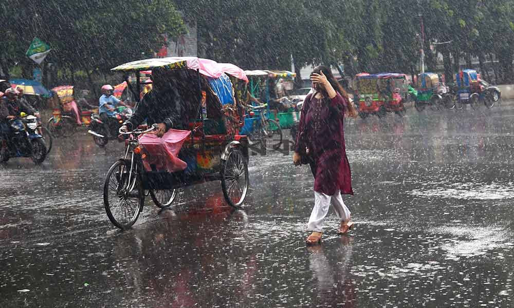 আগামী ২৪ ঘণ্টায় ৫ বিভাগে ভারি বৃষ্টিপাতের সতর্কতা
