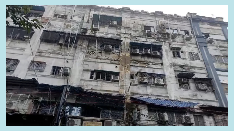 কলকাতায় অপরিসর গলিতে বেআইনি হোটেল, অগ্নিকাণ্ডে ৯ জনের মৃত্যু