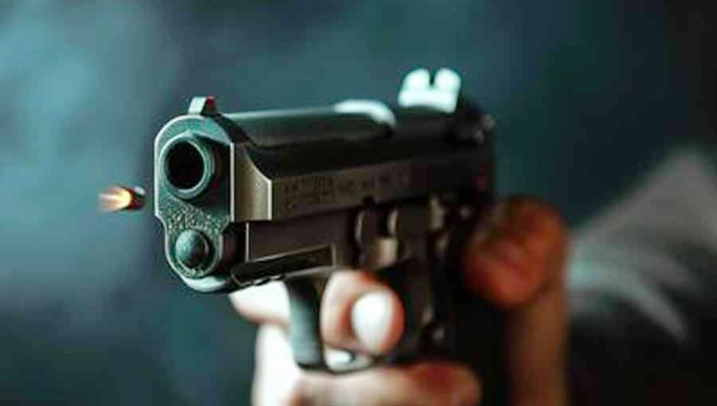 রাজধানীতে এলোপাতাড়ি গুলিতে নারীসহ আহত ৩