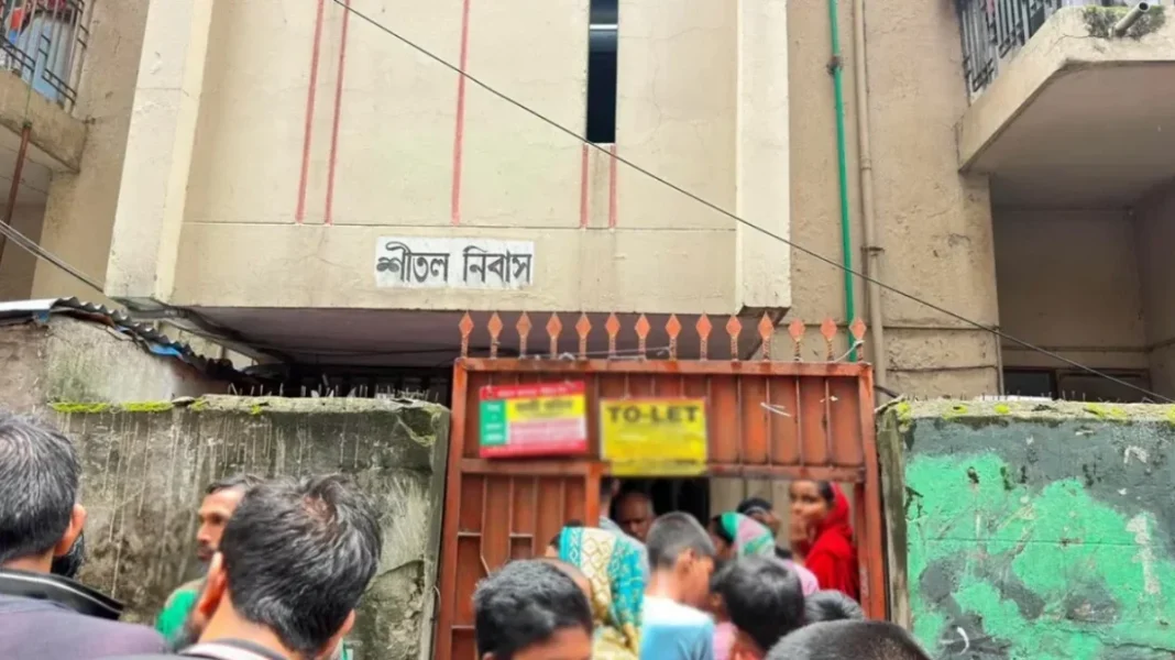 তালাকের পরও একসঙ্গে থাকা, স্ত্রী-শাশুড়িকে হত্যার পর থানায় আত্মসমর্পণ যুবকের