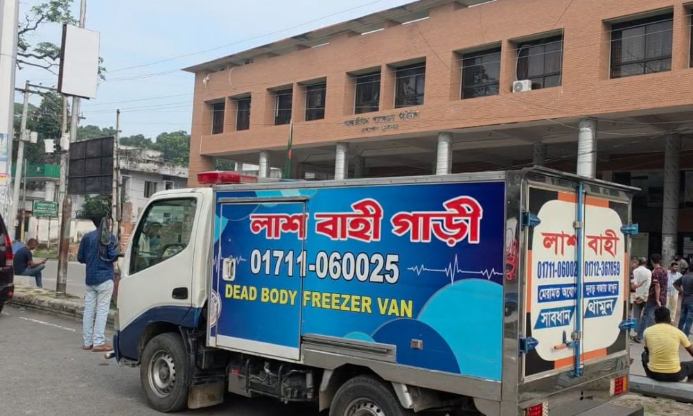কলকাতার হোটেলে অগ্নিকাণ্ড: আজ দেশে আনা হচ্ছে ৬ বাংলাদেশির মরদেহ
