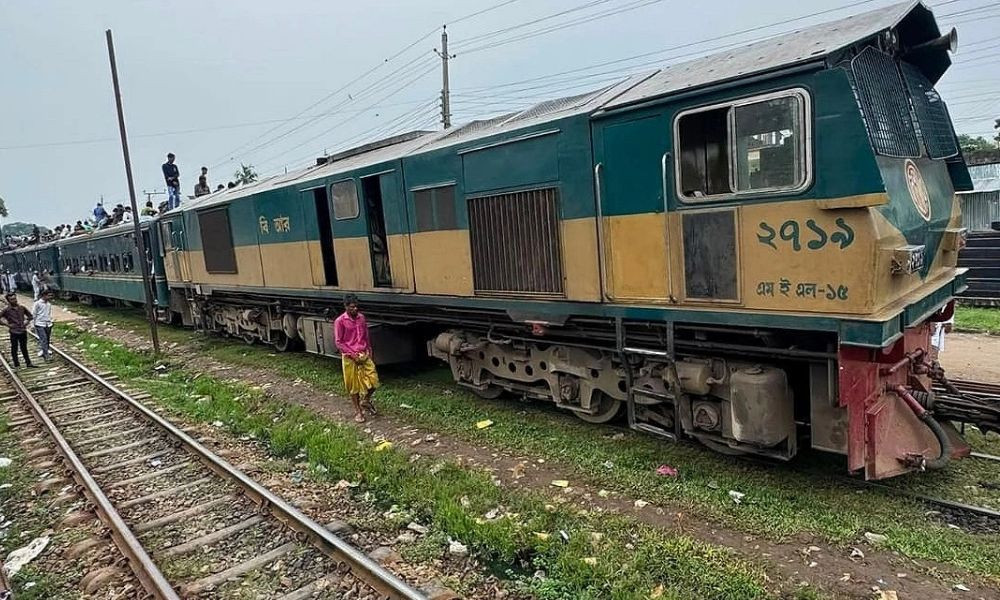 গফরগাঁওয়ে ইঞ্জিন বিকল, সোয়া দুই ঘণ্টা পর ট্রেন চলাচল স্বাভাবিক