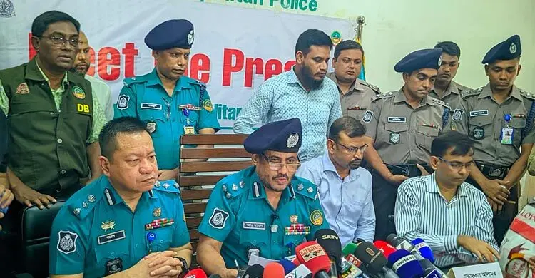 ছাদে মাদক সেবন দেখে ফেলায় একই পরিবারের চারজনকে হত্যা, আটক ২