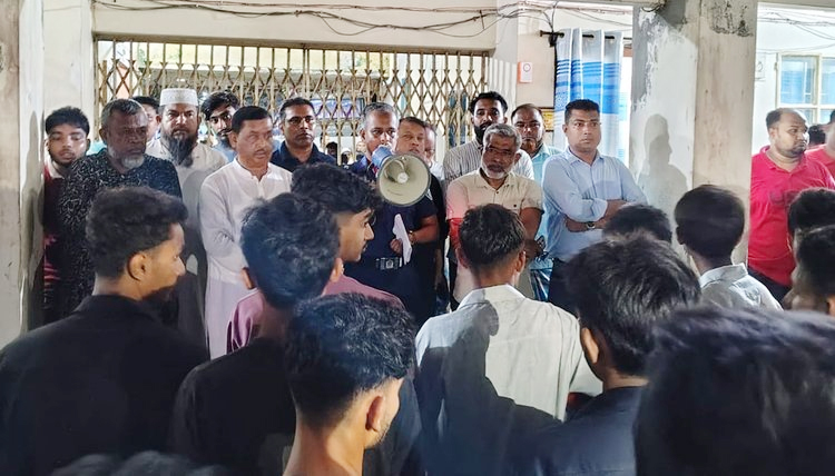 চাঁদপুরে কিশোর গ্যাংবিরোধী অভিযানে আটক ৩৭০
