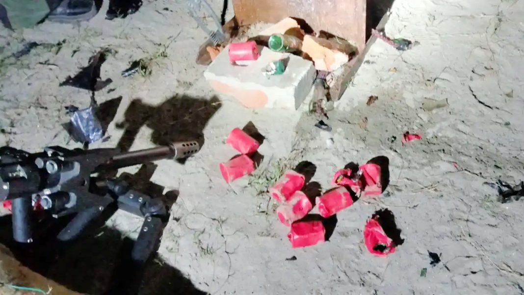রায়েরবাজার বুদ্ধিজীবী কবরস্থানে বোমাসদৃশ বস্তু, ঘিরে রেখেছে এসআরবি