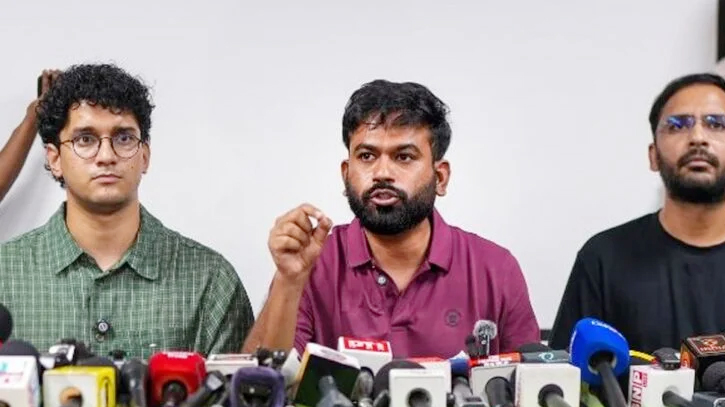 সিইসির পদত্যাগে ৪৮ ঘণ্টার আলটিমেটাম ককরোচ জনতা পার্টির