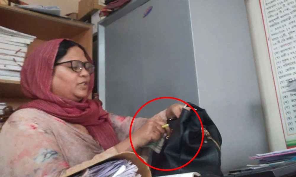 ইউএনও কার্যালয়ে হাসিমুখে ঘুষ নেওয়ার অভিযোগ, নারী কর্মকর্তাকে বদলি
