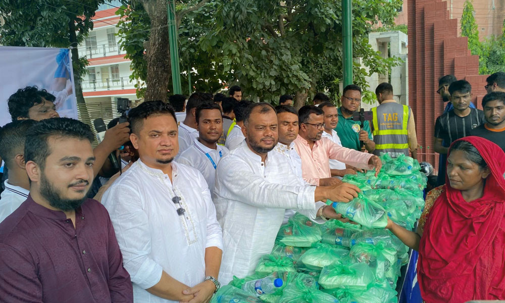 কুমিল্লায় এক বেলা খাবার পেলেন হাজারো সুবিধাবঞ্চিত শিশু