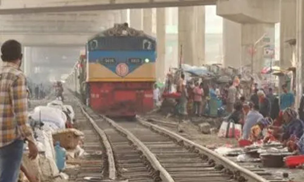 কারওয়ান বাজারে ট্রেনের ধাক্কায় অজ্ঞাতপরিচয় ব্যক্তি নিহত