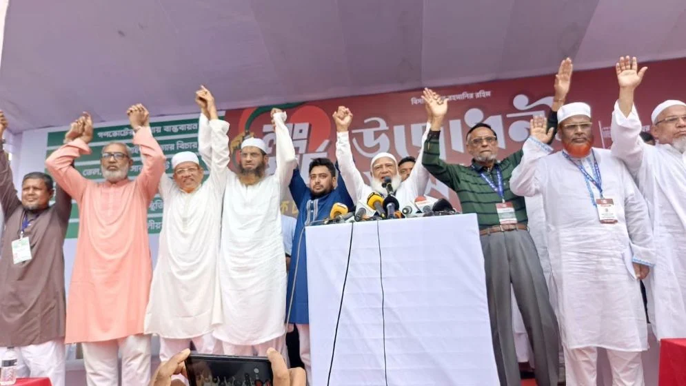 ৬ দফা দাবিতে চট্টগ্রাম অভিমুখে ১১ দলীয় ঐক্যের লংমার্চ