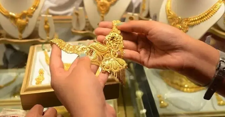 ভরিতে সোনার গহনার দাম কমলো ২২১৬ টাকা