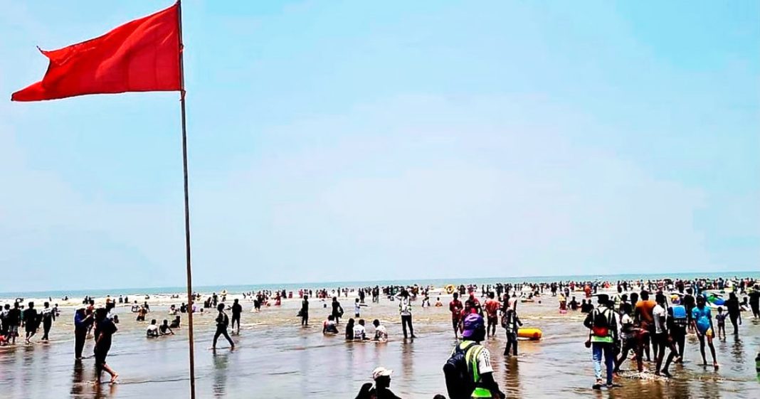 কক্সবাজার সৈকতে বাড়ছে মৃত্যুর মিছিল, ১২ বছরে প্রাণ গেল ৮৫ পর্যটকের
