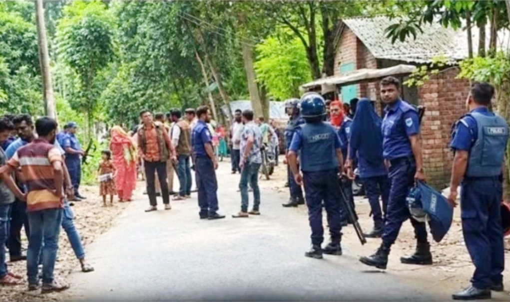 কালকিনিতে আধিপত্য বিস্তার নিয়ে সংঘর্ষ, কুপিয়ে যুবককে হত্যা; আহত ৪