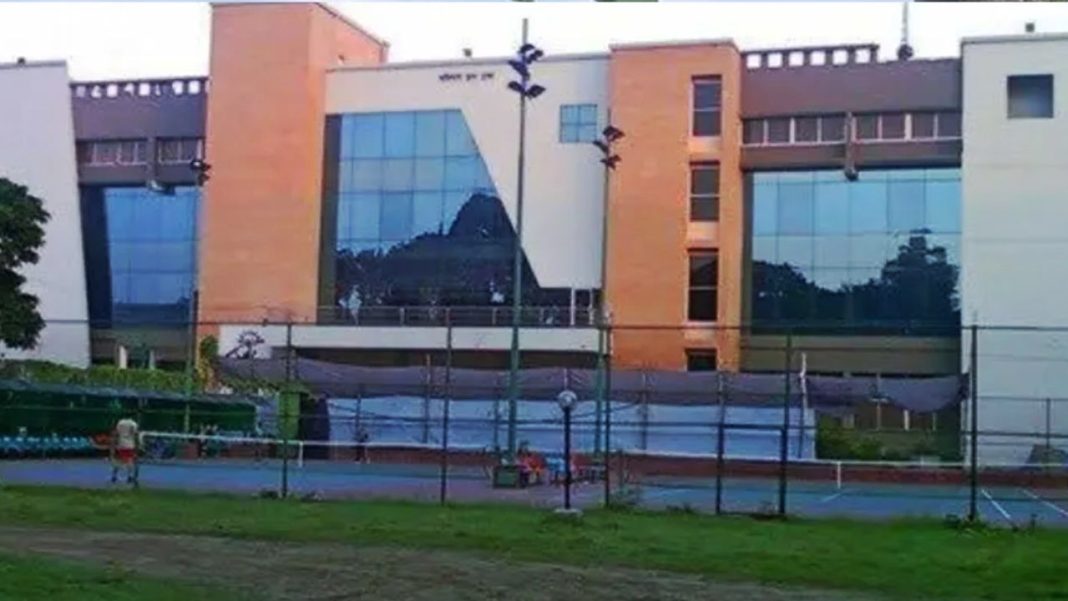 নির্মাণাধীন ভবনের বেজমেন্টে পড়ে অবসরপ্রাপ্ত অতিরিক্ত সচিবের মৃত্যু