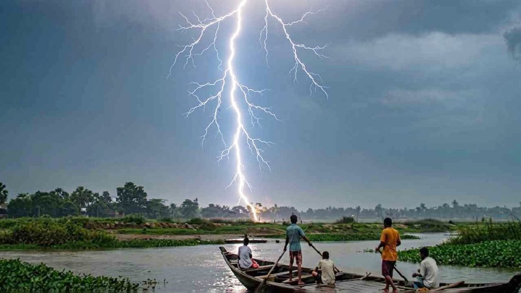 পাবনায় বজ্রপাতে শিশুসহ ৬ জনের মৃত্যু, আহত ২
