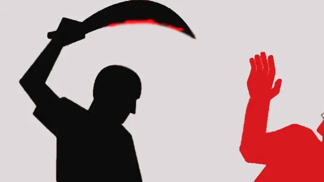 মোহাম্মদপুরে চাঁদাবিরোধী বিরোধের জেরে বাবাকে গুলি, ছেলেকে কোপাল দুর্বৃত্তরা