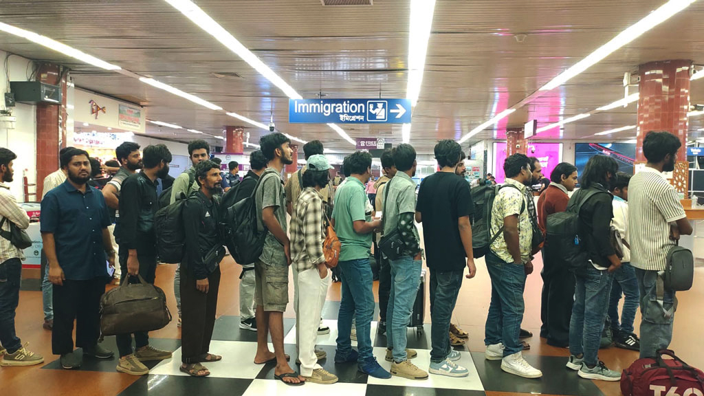 সৌদি আরবে ১৪১ ফ্লাইটে বিঘ্ন, ভোগান্তিতে ২১ হাজারের বেশি যাত্রী