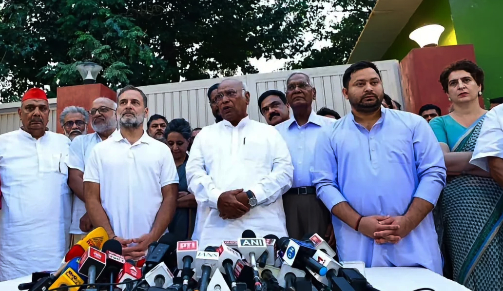‘যন্তর মন্তর ছাড়ব না’: মোদি-শাহ ও নির্বাচন কমিশনকে রাহুলদের কড়া বার্তা