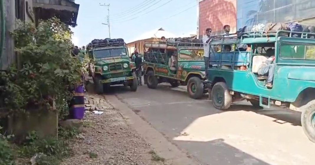 তৃতীয় দফায় সাজেক সড়কে অনির্দিষ্টকালের অবরোধ, পর্যটক প্রবেশ বন্ধ