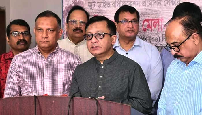 রেশম, তাঁত ও পাটপণ্যের সম্ভাবনাময় খাতের উন্নয়নে কাজ চলছে: বস্ত্র ও পাটমন্ত্রী