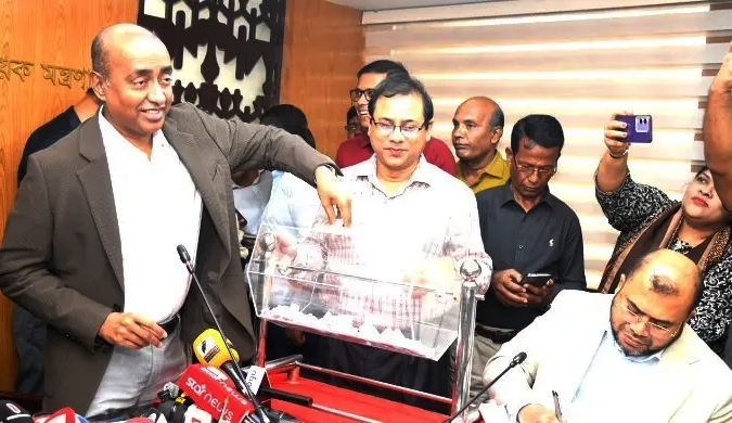 ‘প্রাইজ পোস্টিংয়ে’ এবার লটারি, ঢাকার জন্য বাছাই ১৮ সাব-রেজিস্ট্রার